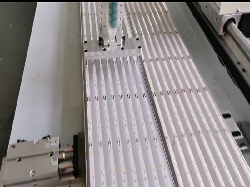 5M/燈條燈帶自動滴膠機（八頭）視頻